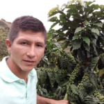 Productor cafe verde Luis Carlos Guzman, de la región cafetalera de Huila, en Colombia