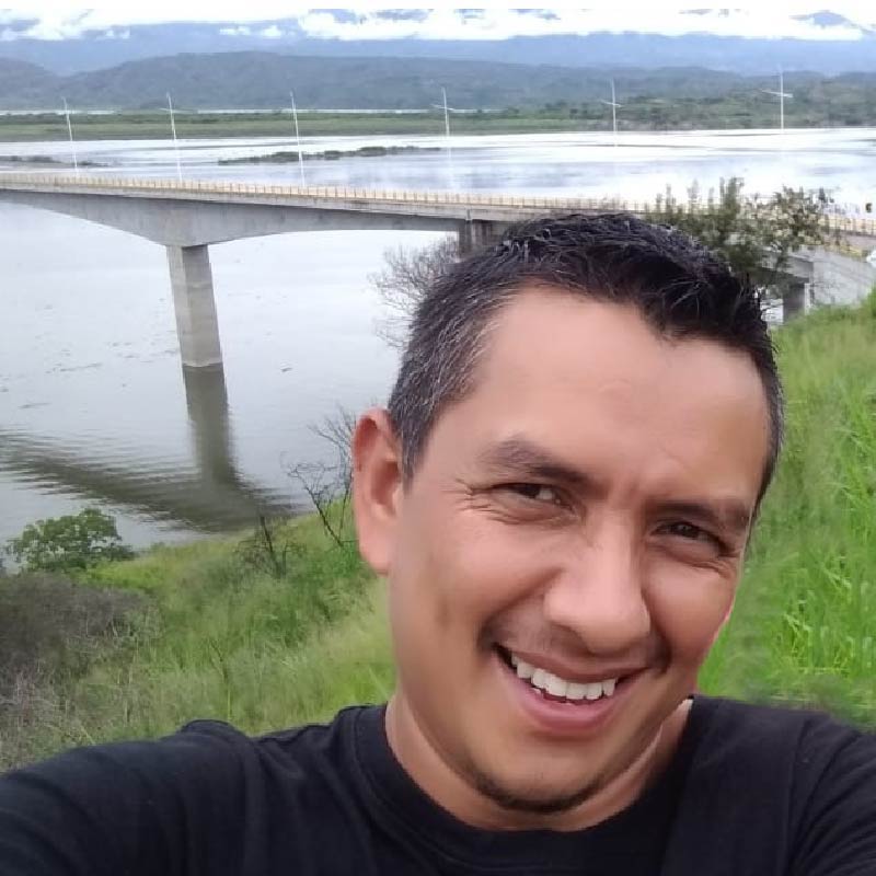 Le producteur de café vert Luis Antonio Contreras de la région caféière de Huila, en Colombie.