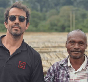 Peter & Matiyos Mandoye en la estación de Lavado de Gafise 