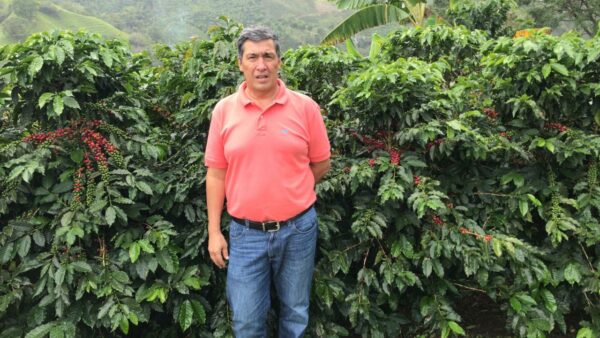 El productor de café de Colombia Jaime Figueroa