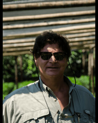 Productor de cafe Alex Herrera en Guatemala en su finca Pampojilá