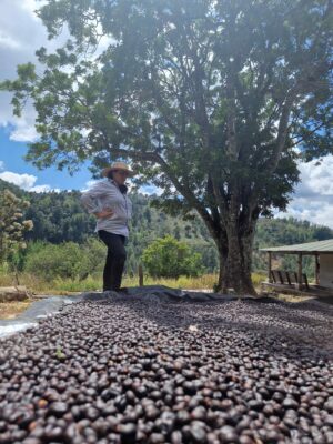 La productora de café Yolanda Guevara en su finca de cafe la Prosperidad